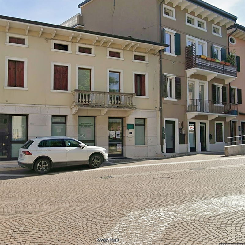 Sosta breve fronte negozio per ritiro veloce